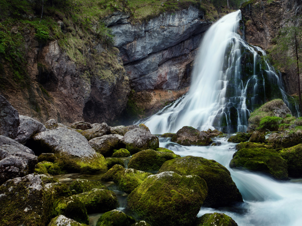 Маленький водопад