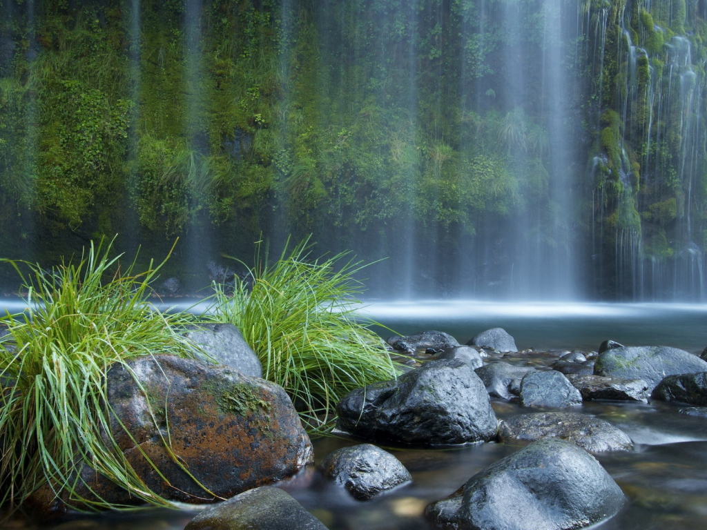 Стена водопада
