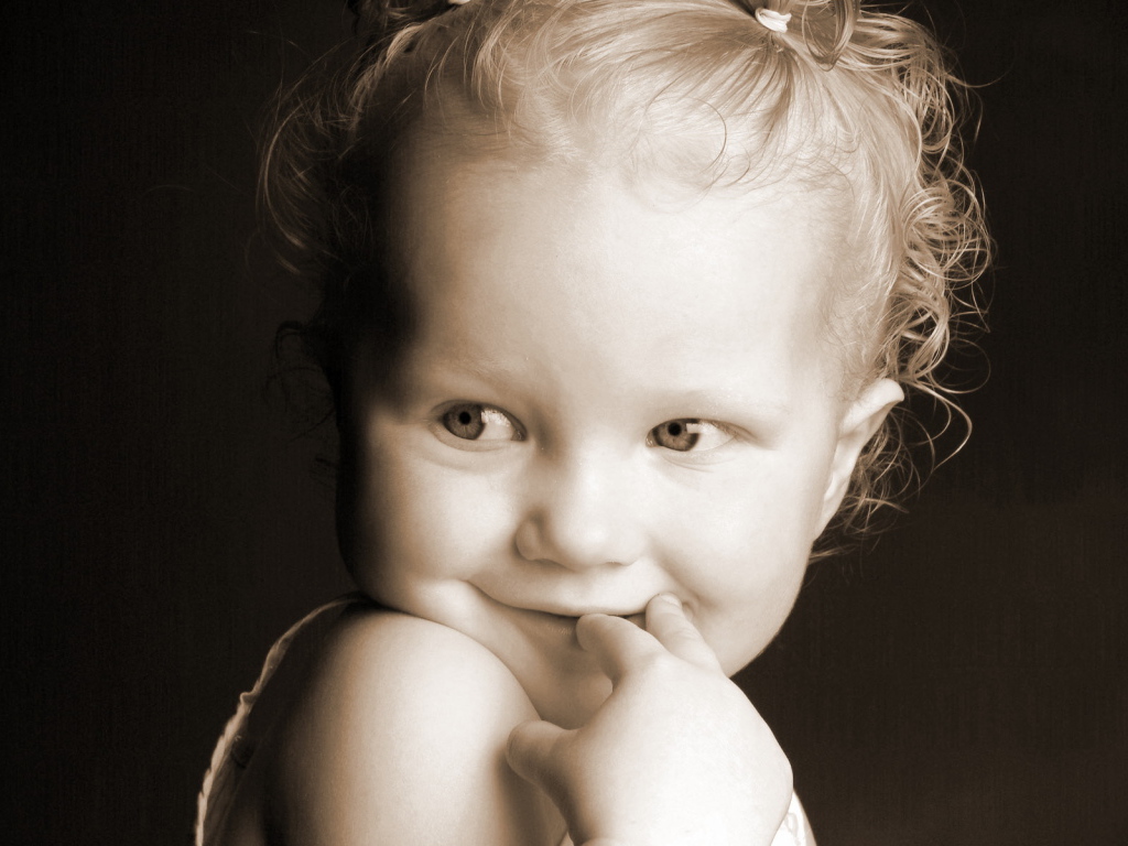 Задорная девчушка