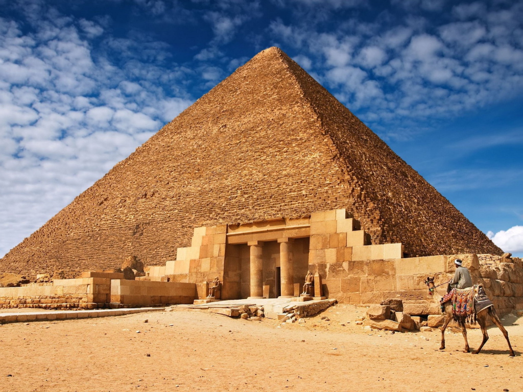 Пирамида в пустыне