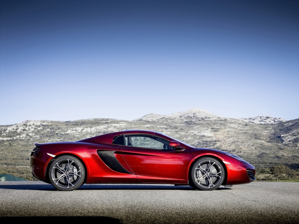 Красный McLaren mp4 12c