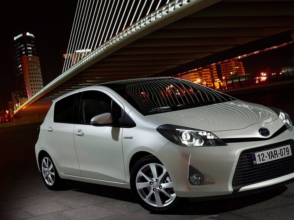 Toyota-Yaris Hybrid