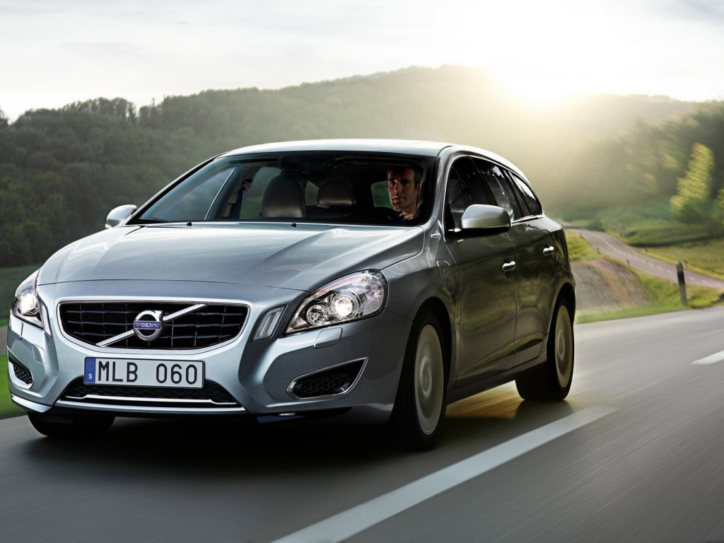new Volvo-V60 Hybrid