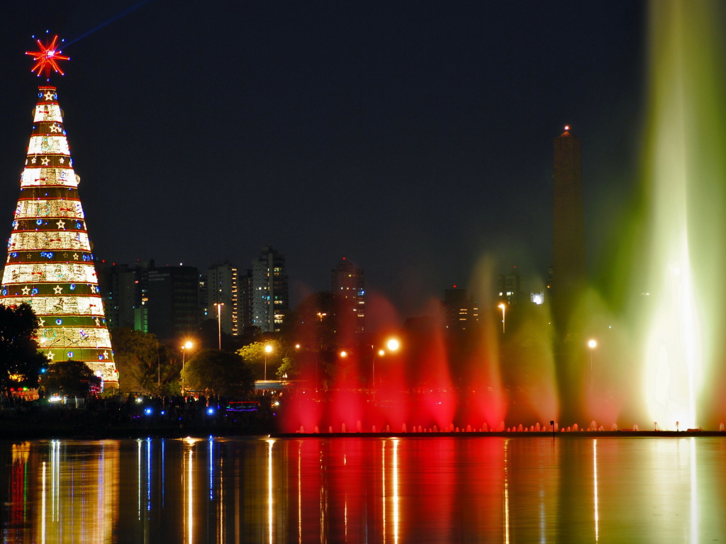 Новогодняя елка в городе