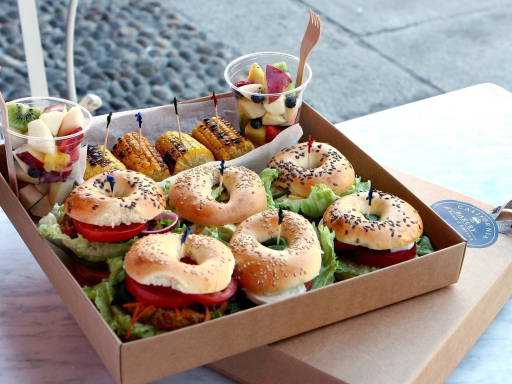 Гамбургеры и кукуруза