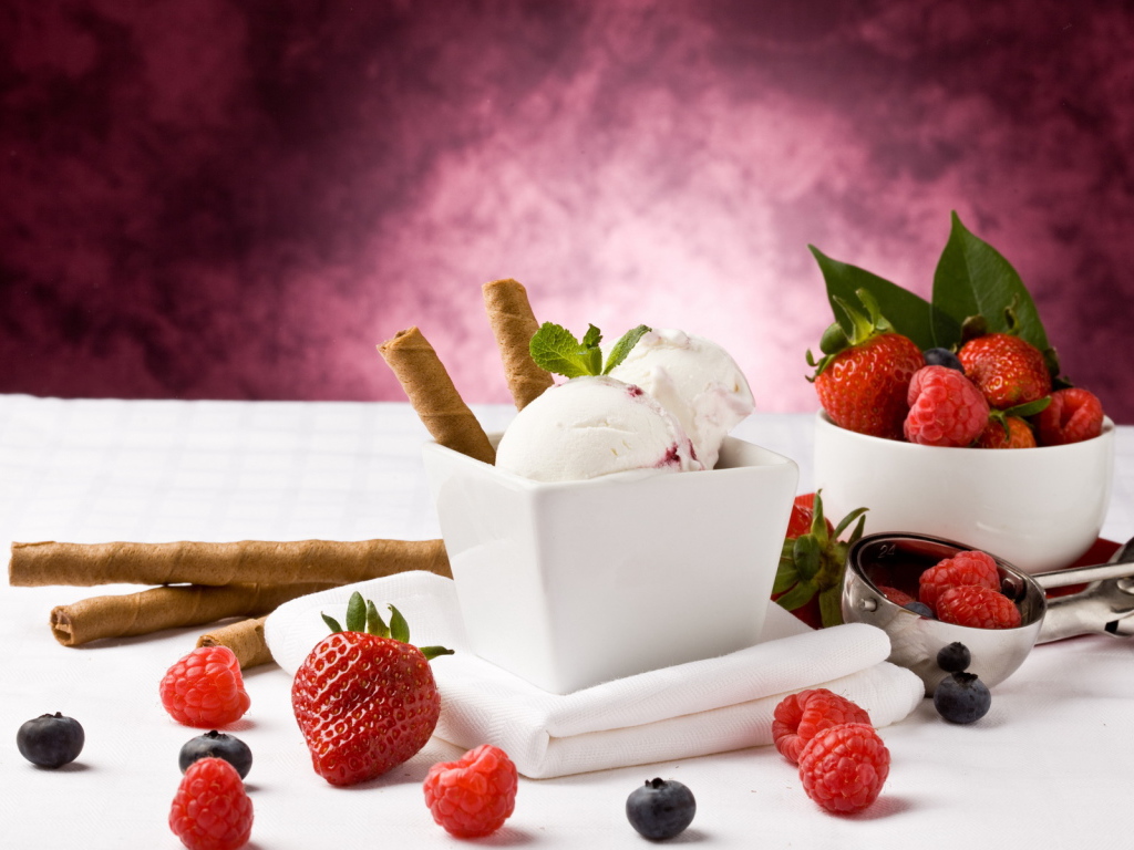 Мороженое и фрукты