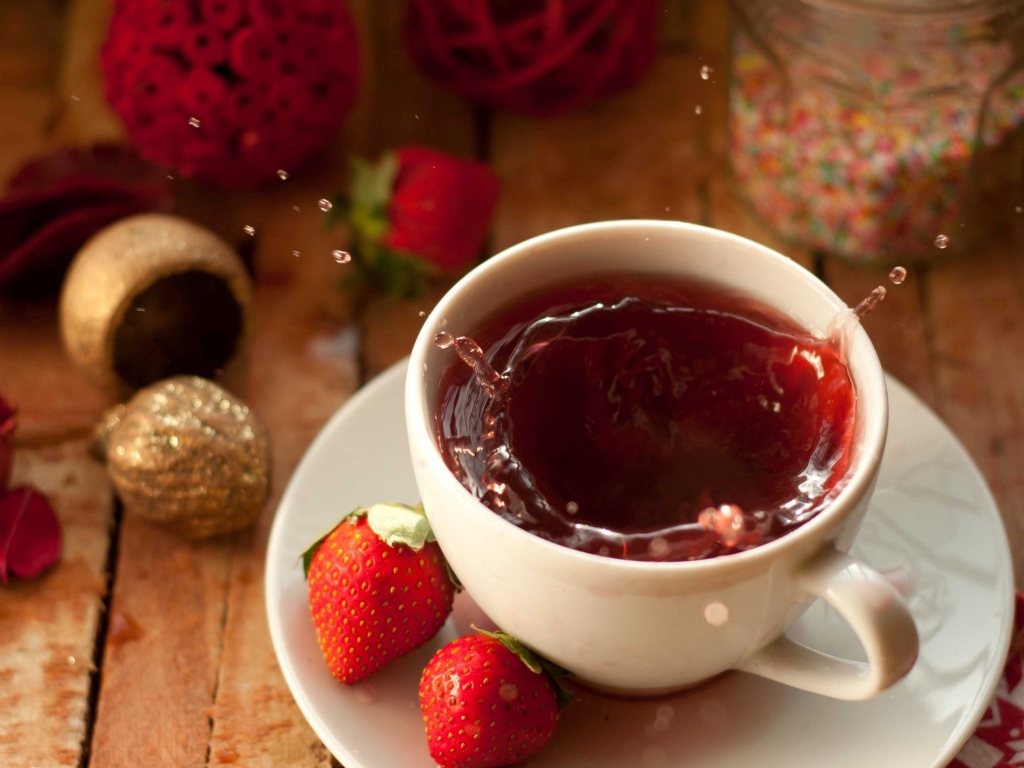 Чай с клубникой