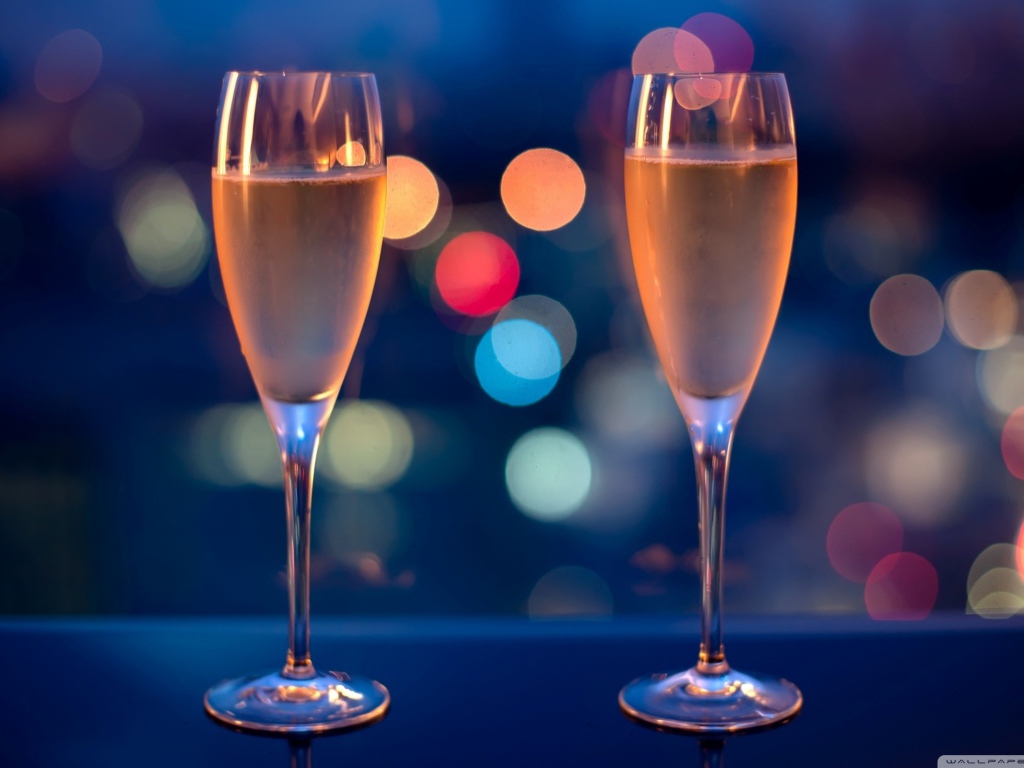 Два бокала с шапманским