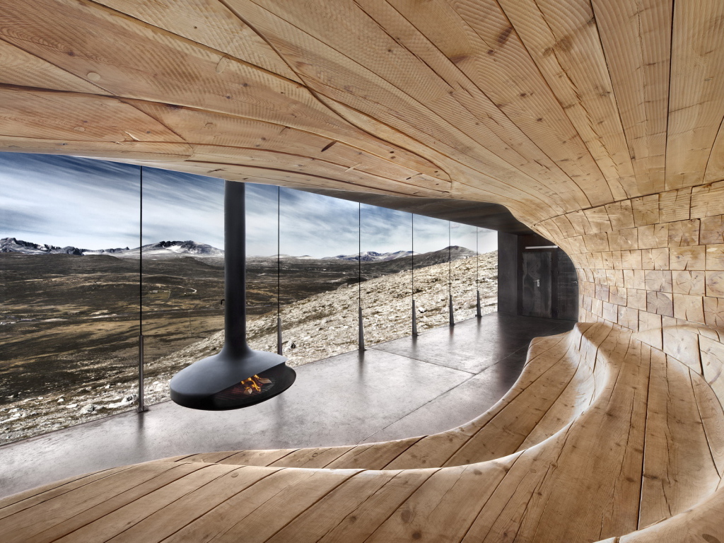 Комната с витражом