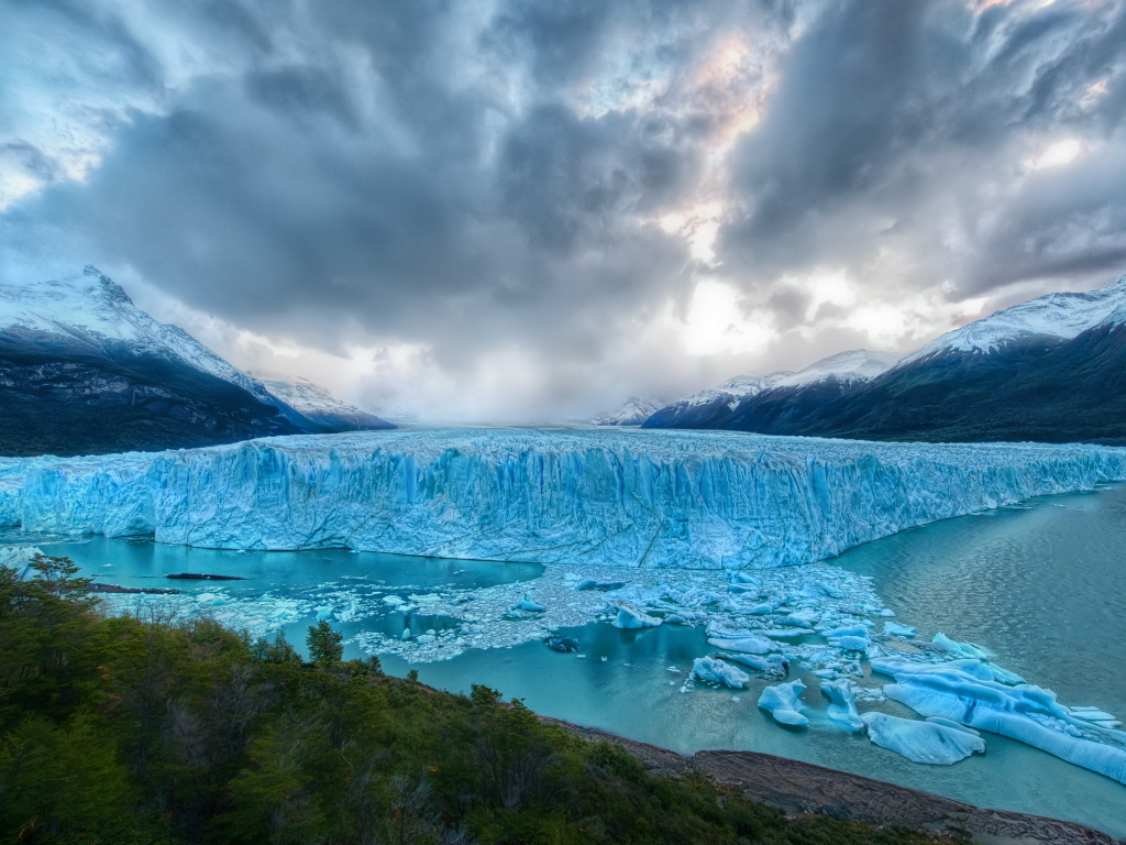 Ледник в горах