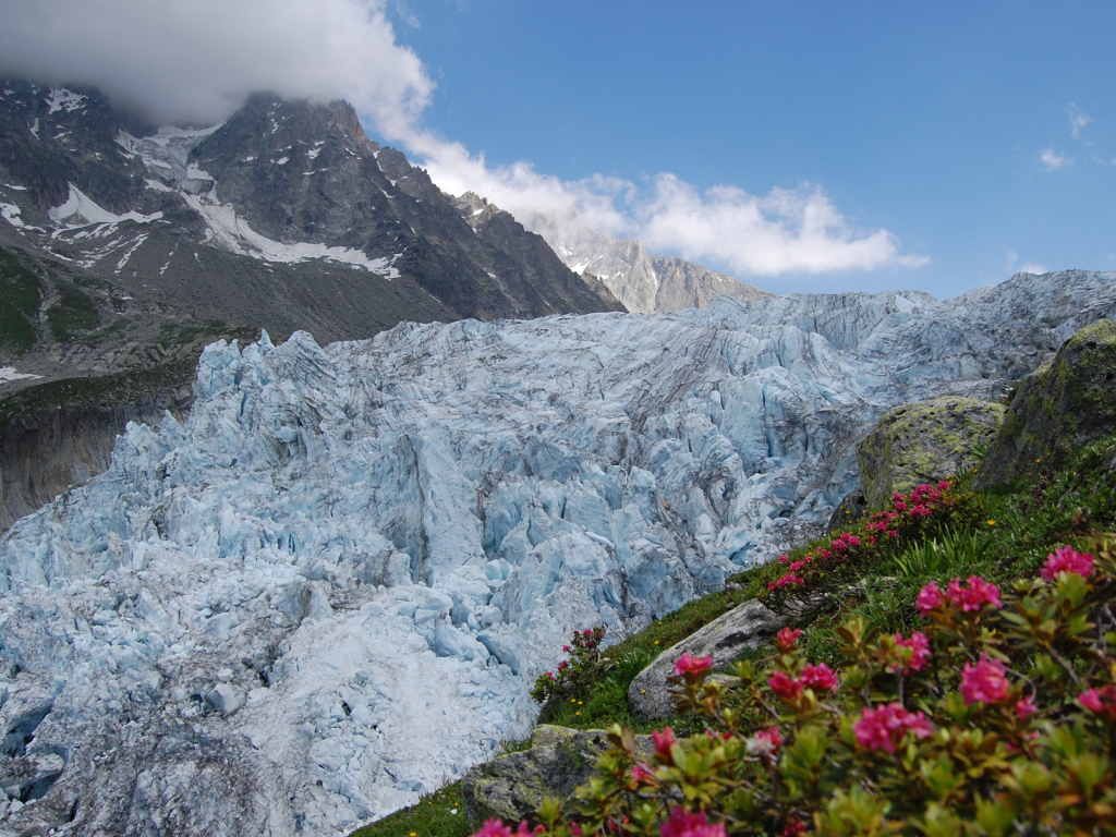Ледник в горах
