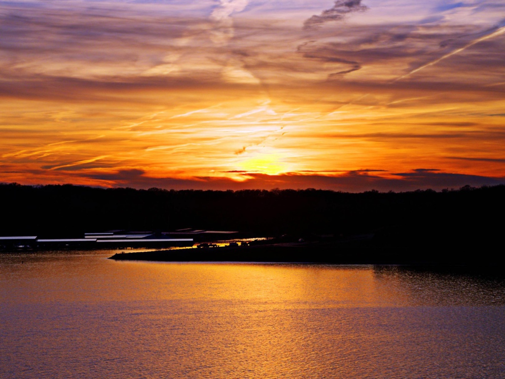 Озеро и закат