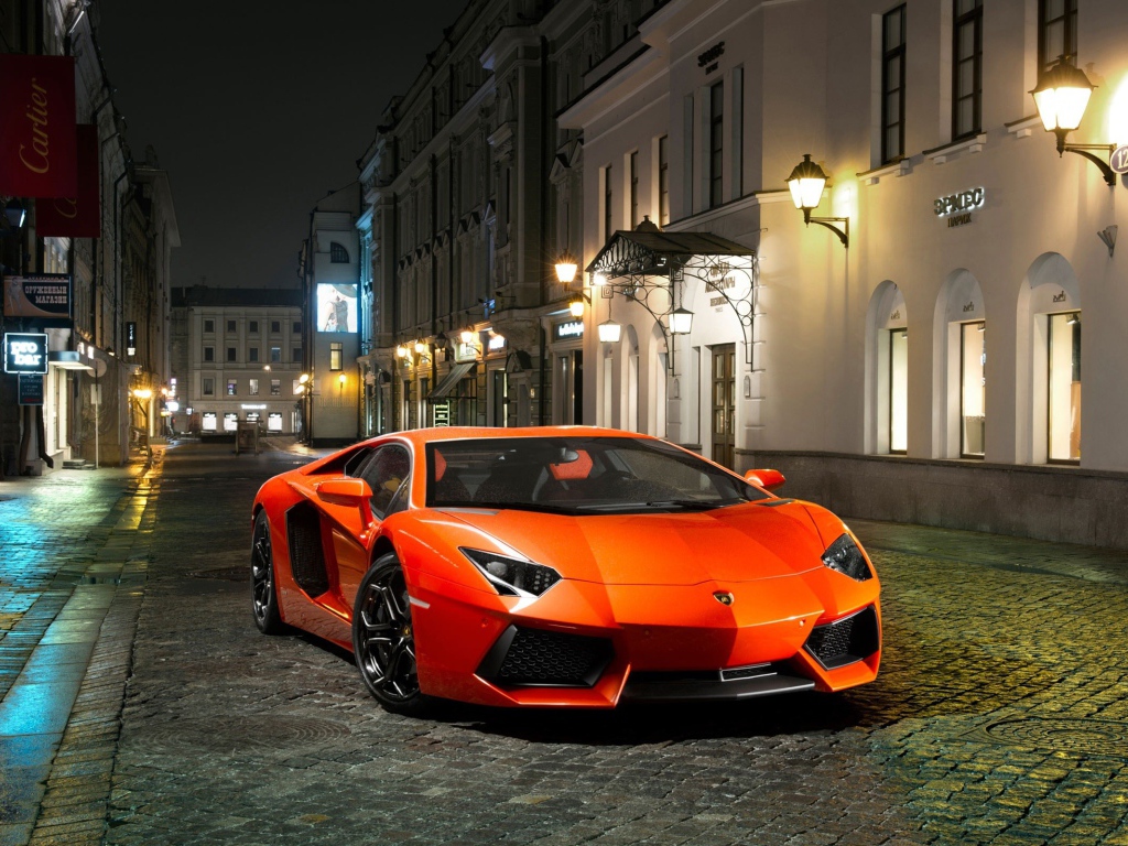 Lamborghini Aventador в городе