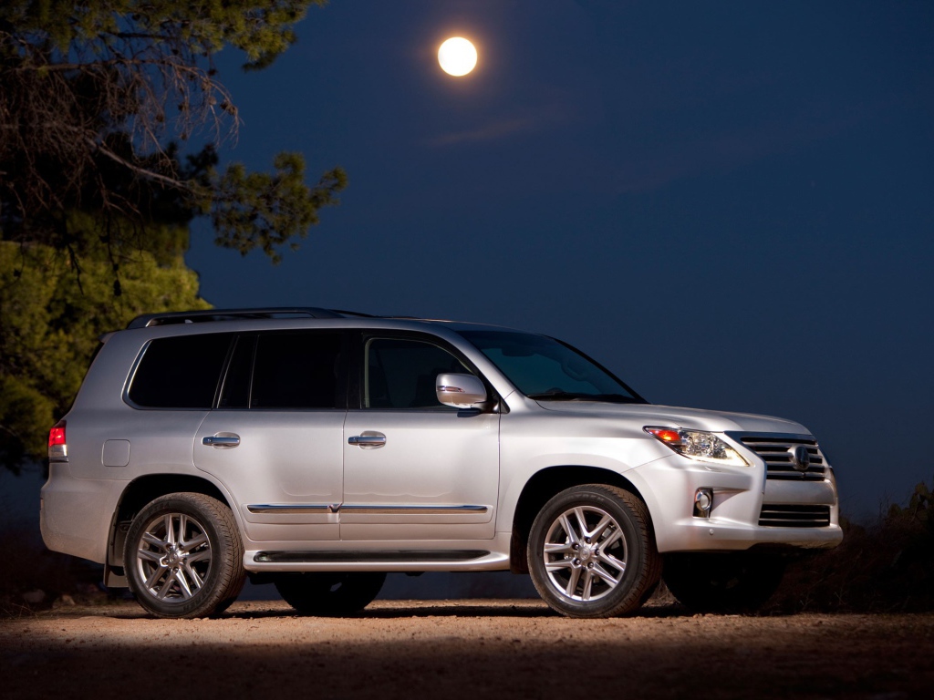 Лексус под луной