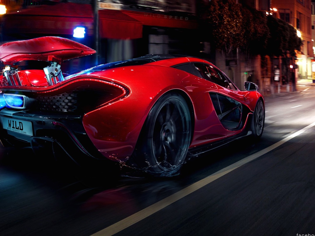 Макларен P1 на улице