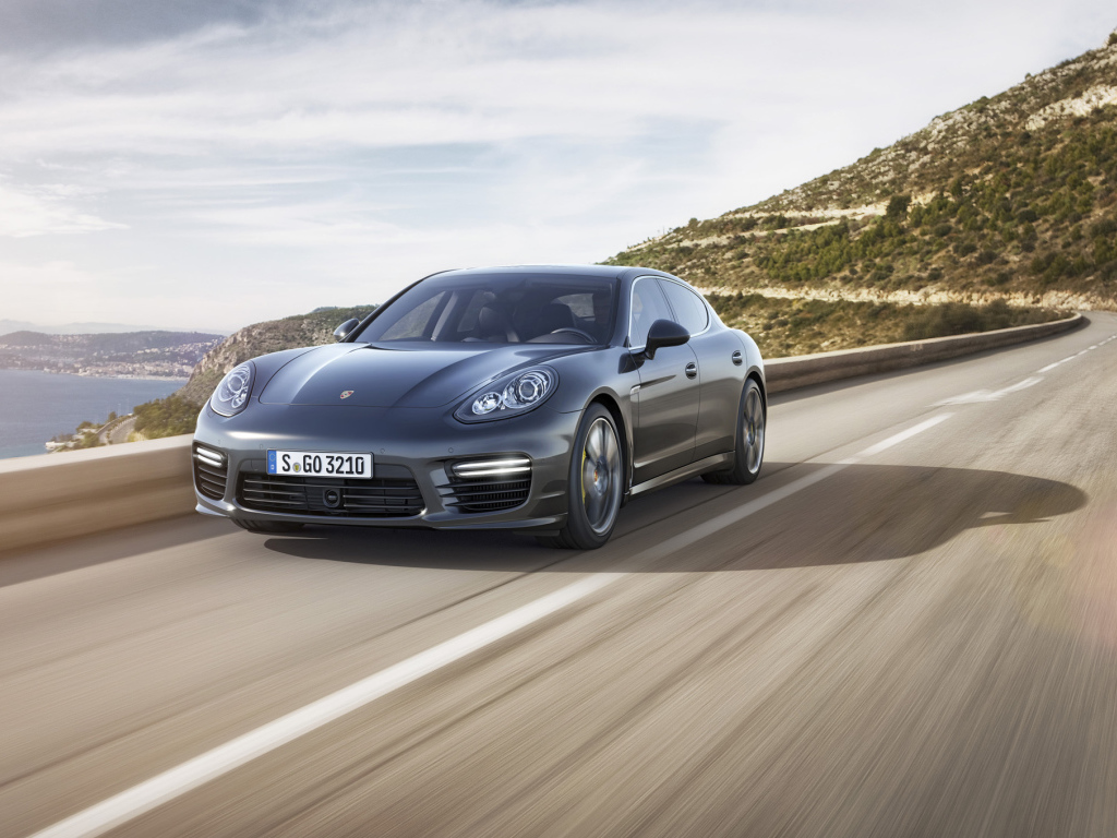 Темно-серый Porsche Panamera Turbo S 2014
