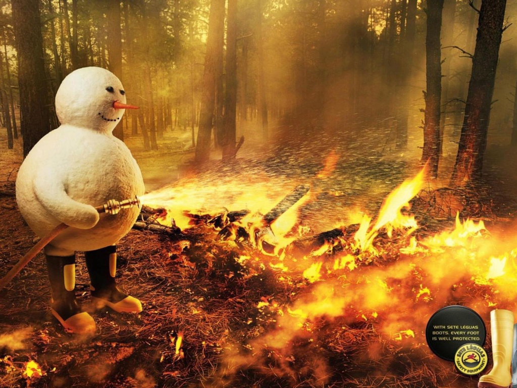 Снеговик тушит пожар