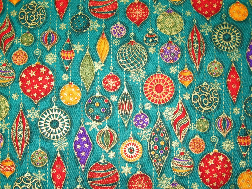 Ткань с рисунком ёлочных игрушек на рождество