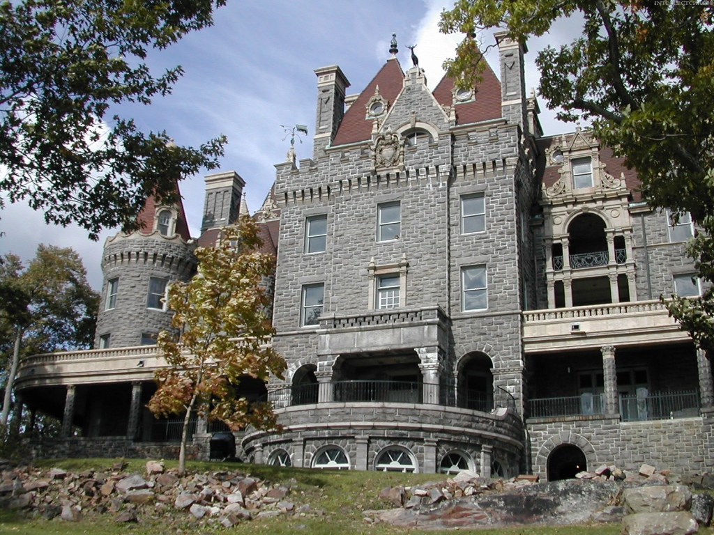 Замок с башнями