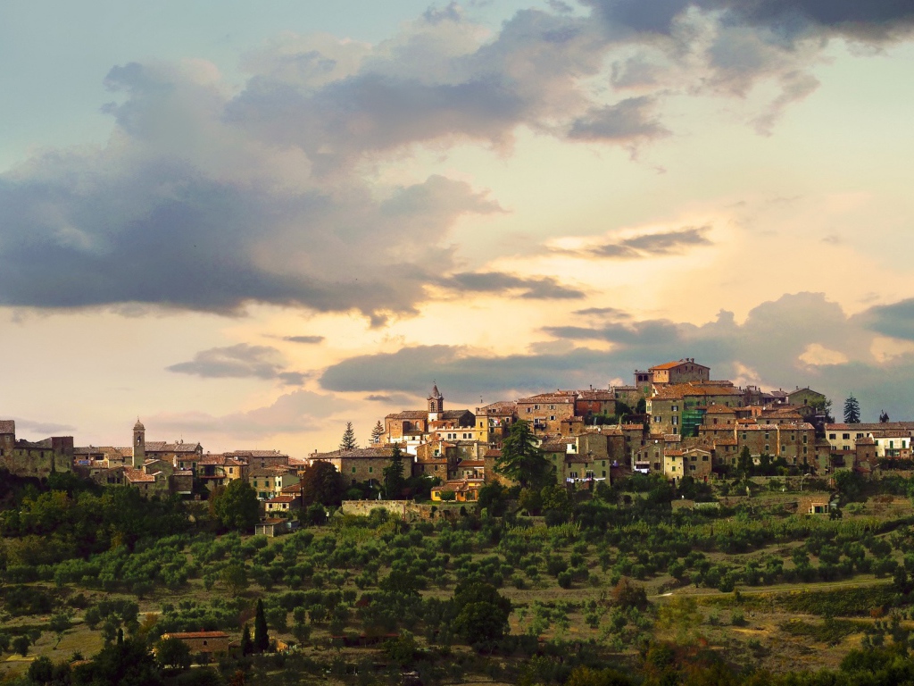 Старый город на холме