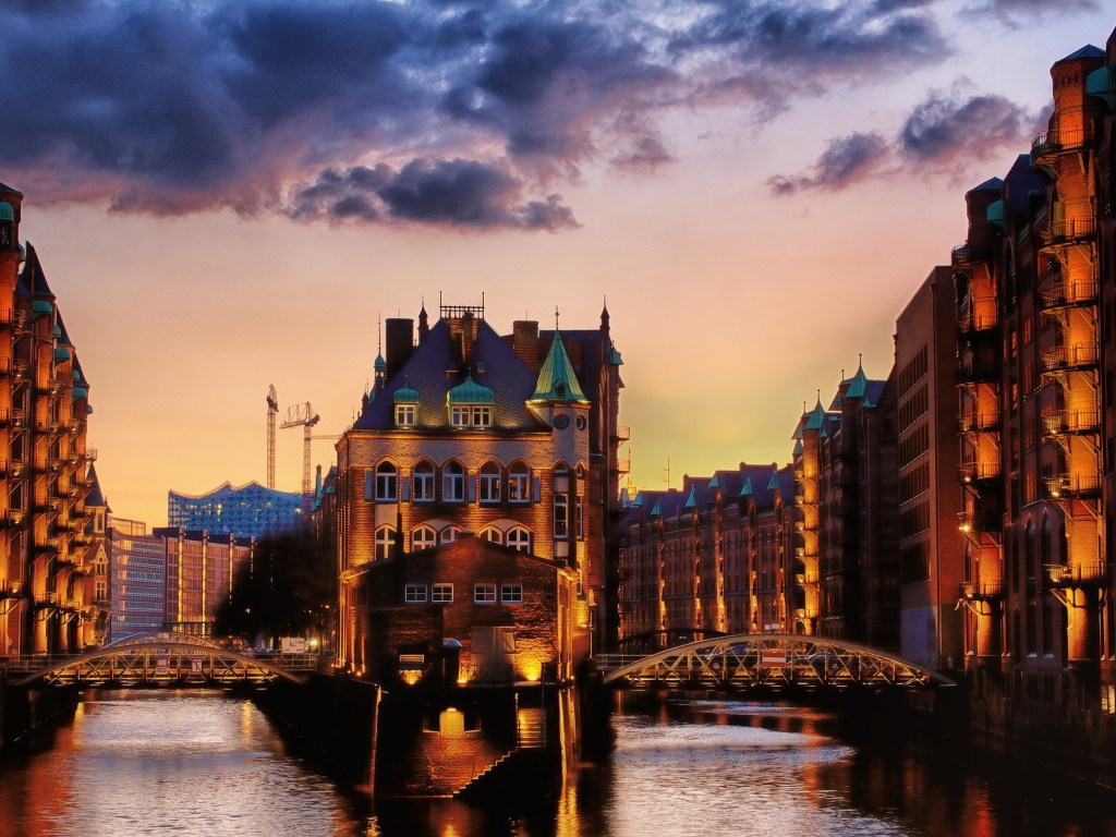 Город стоит на реке