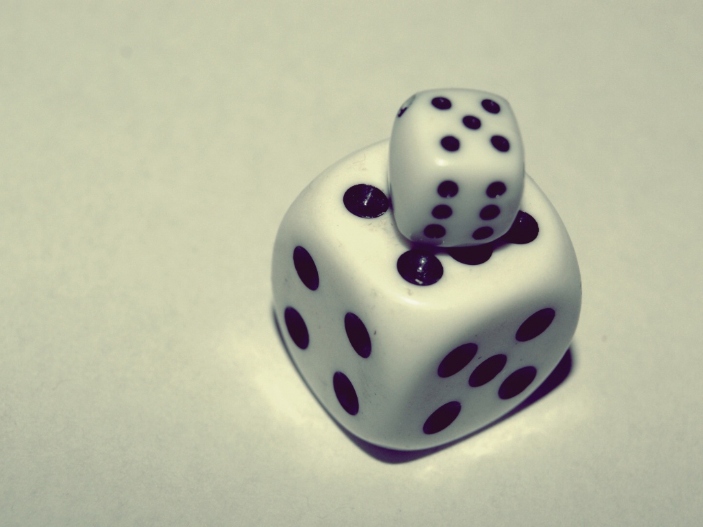 Белые игральные Кости