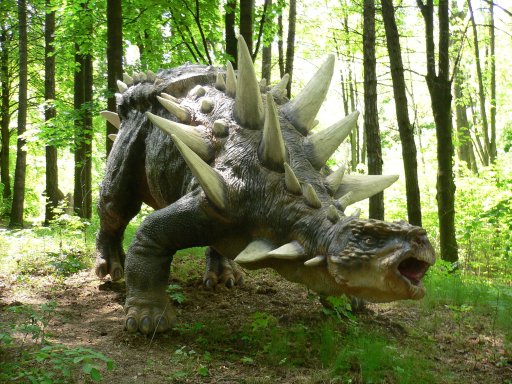 Динозавр в современном лесу