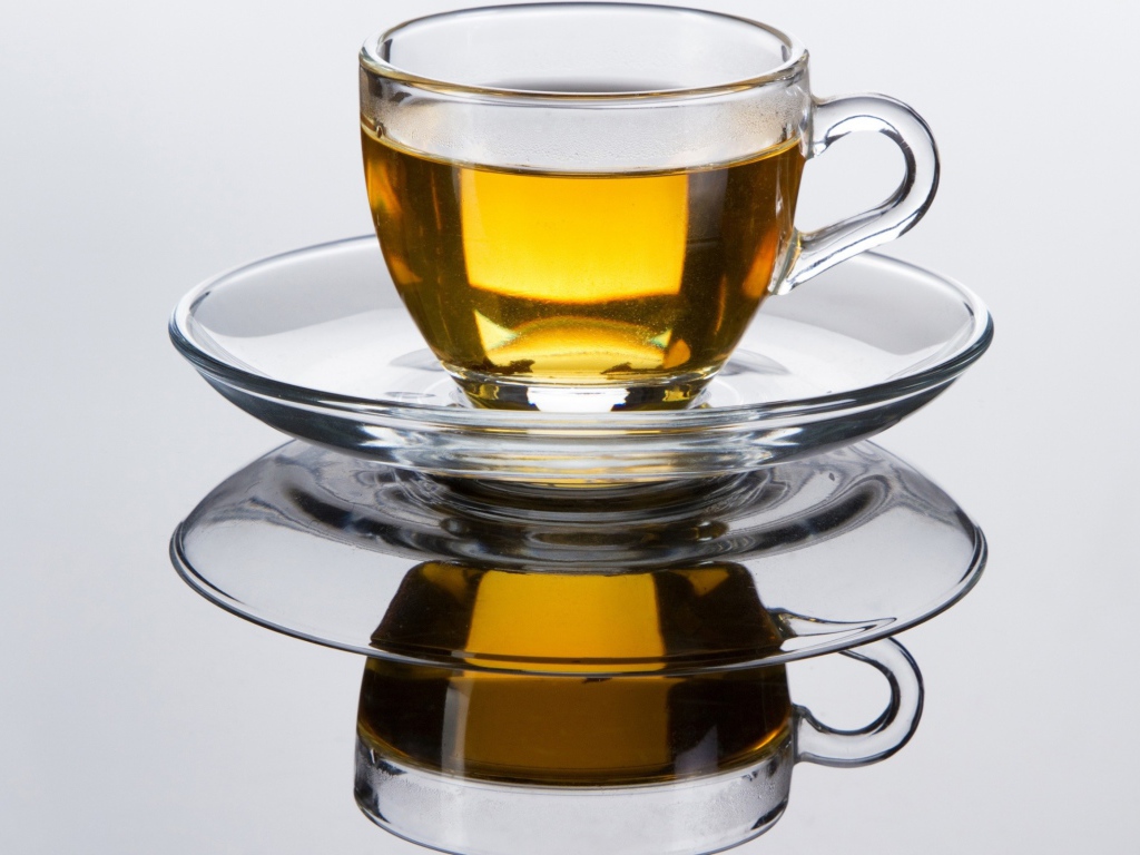 Чашка с зеленым чаем