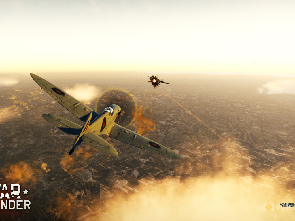 War Thunder военный самолет попал в цель