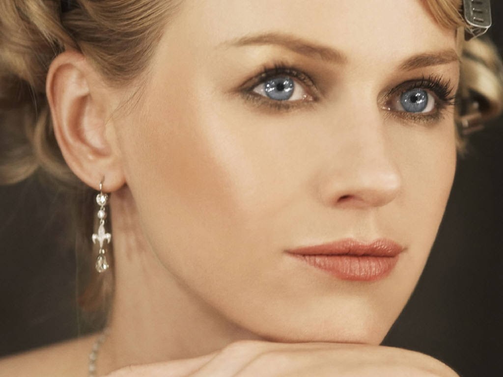 Актриса Наоми Ватс