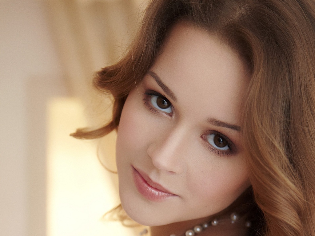 Большие карие глаза