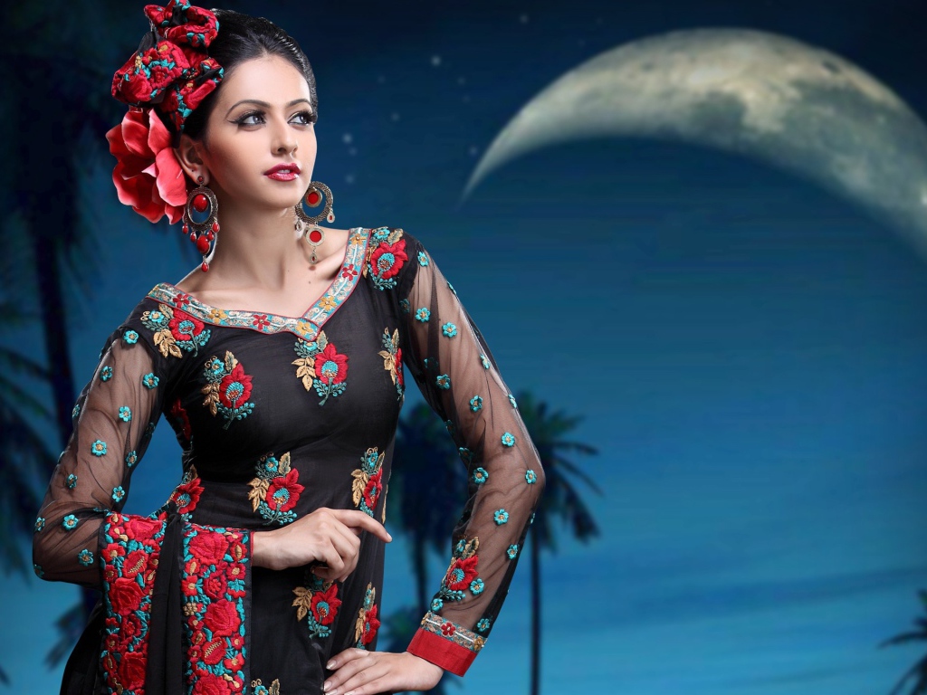 Девушка в цветастом платье