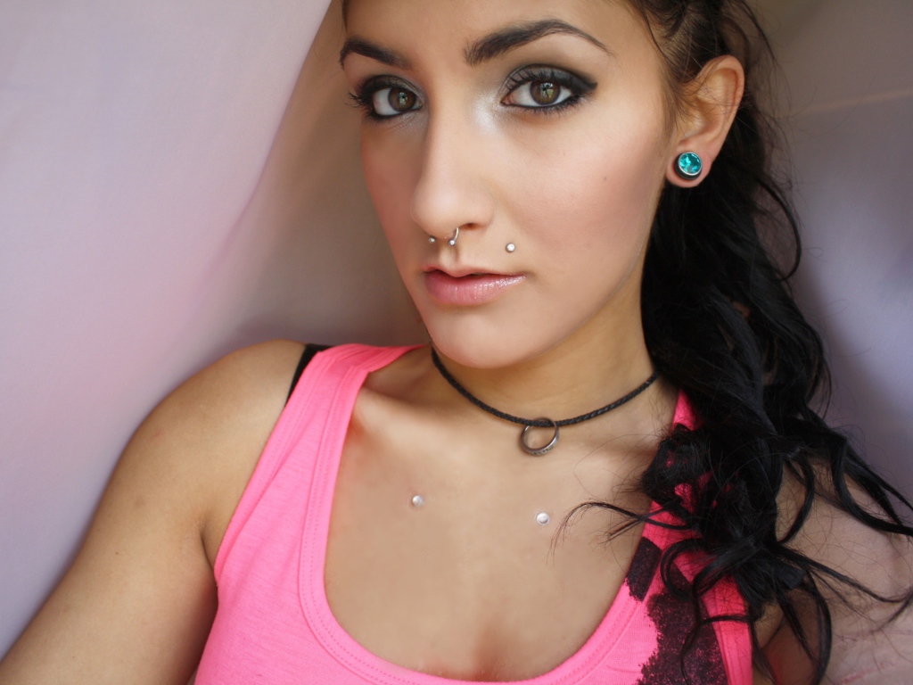 Грейси в пирсинге