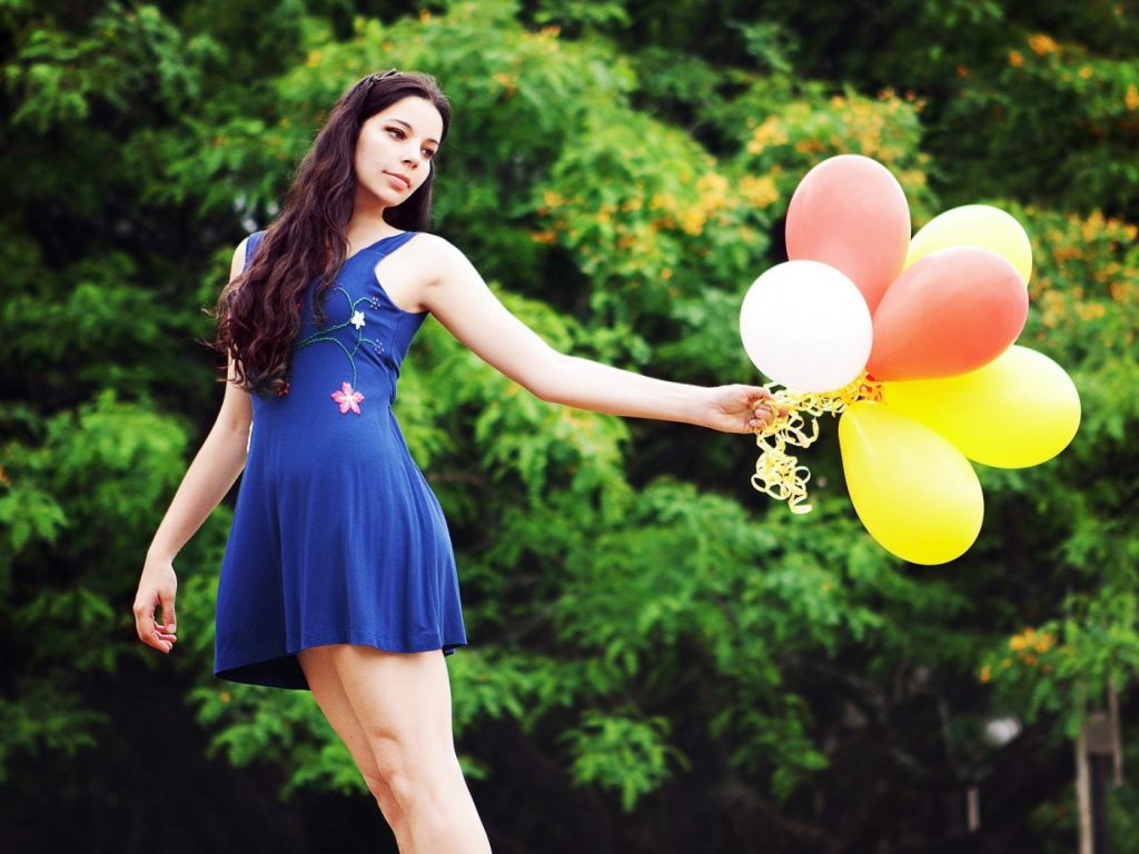 Девушка с шарами