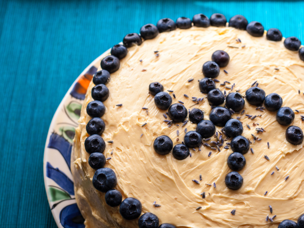 Торт с черникой на день рождения