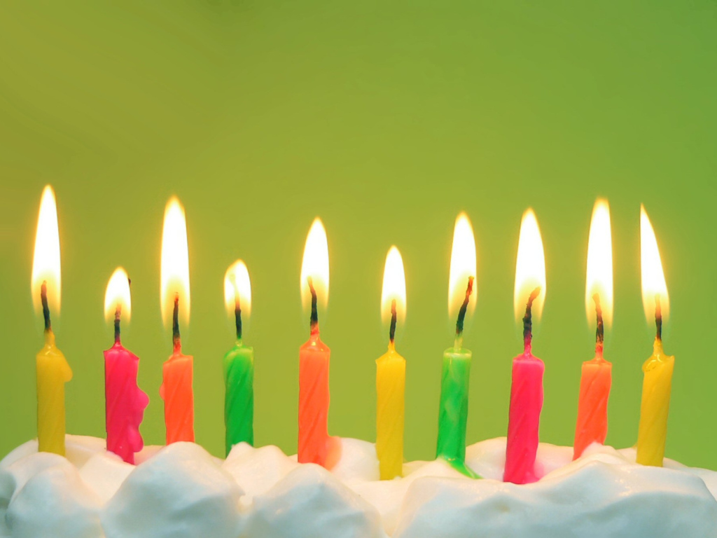 Разноцветные свечи на день рождения