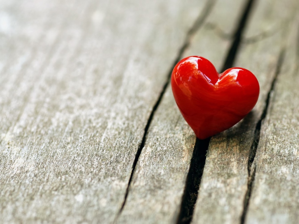 Красное сердце на день рождения