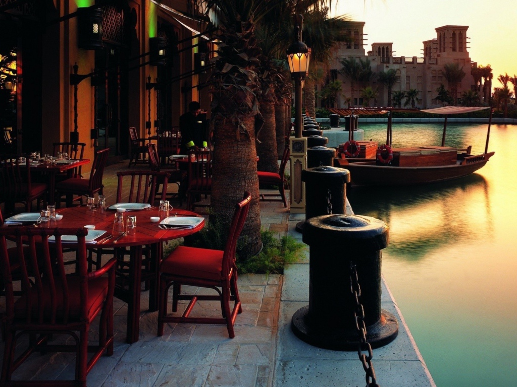 Кафе на побережье