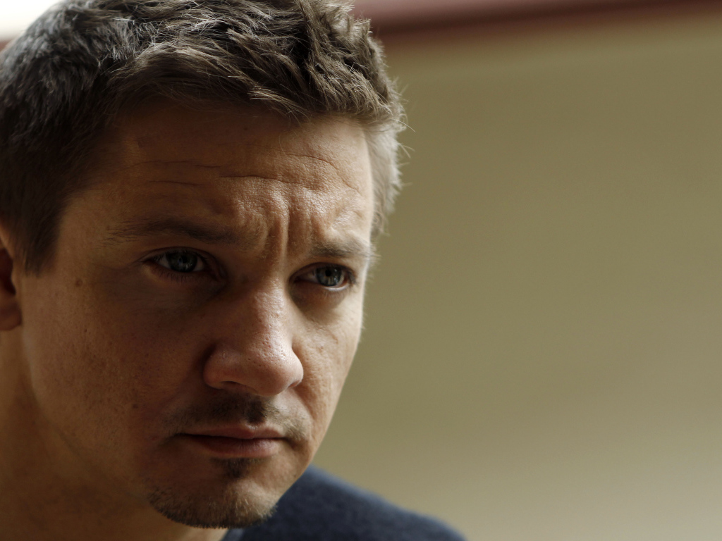 Джереми Реннер актер