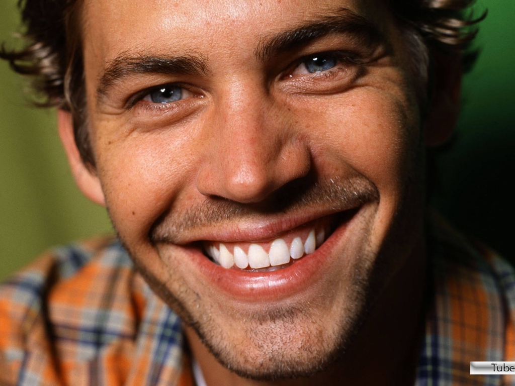 Известный актер из фильма Форсаж Пол Уокер 