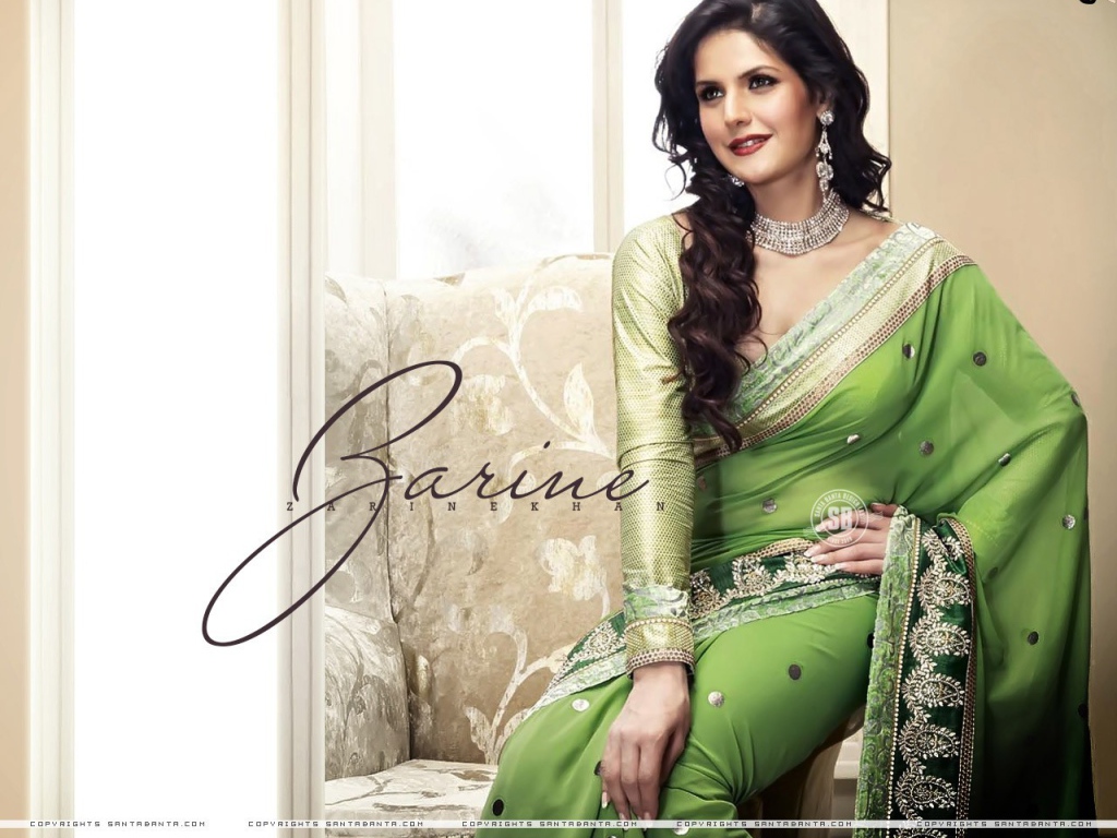 Актриса Зарине Кхан