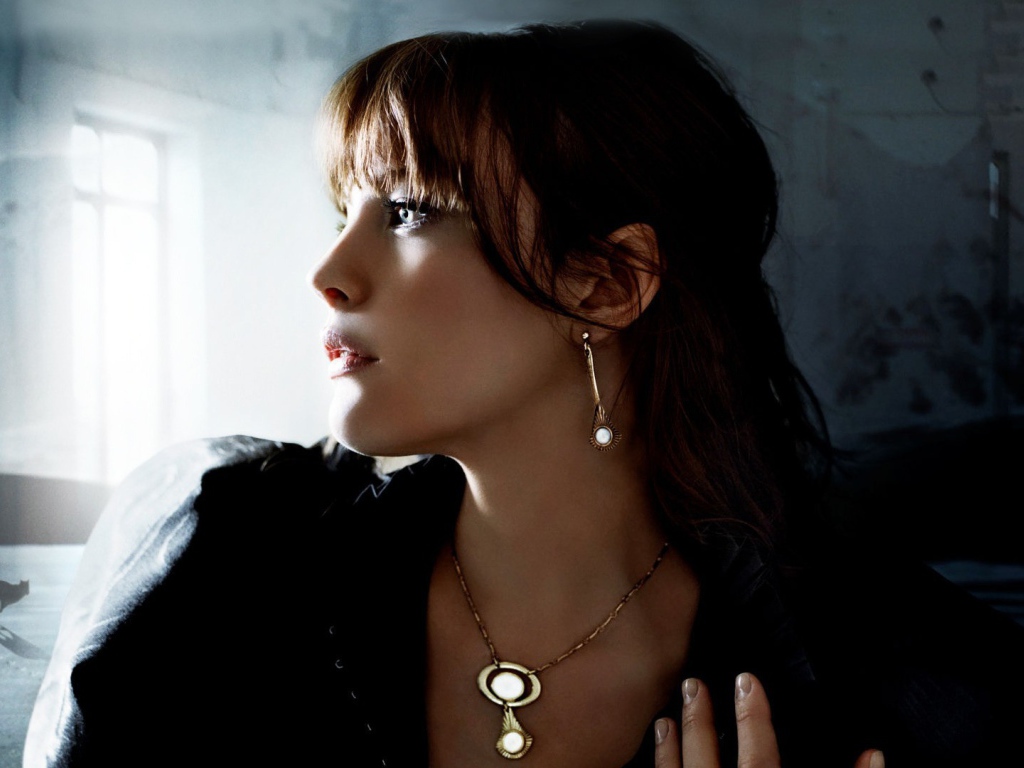 Актриса Лив Тайлер  брюнетка