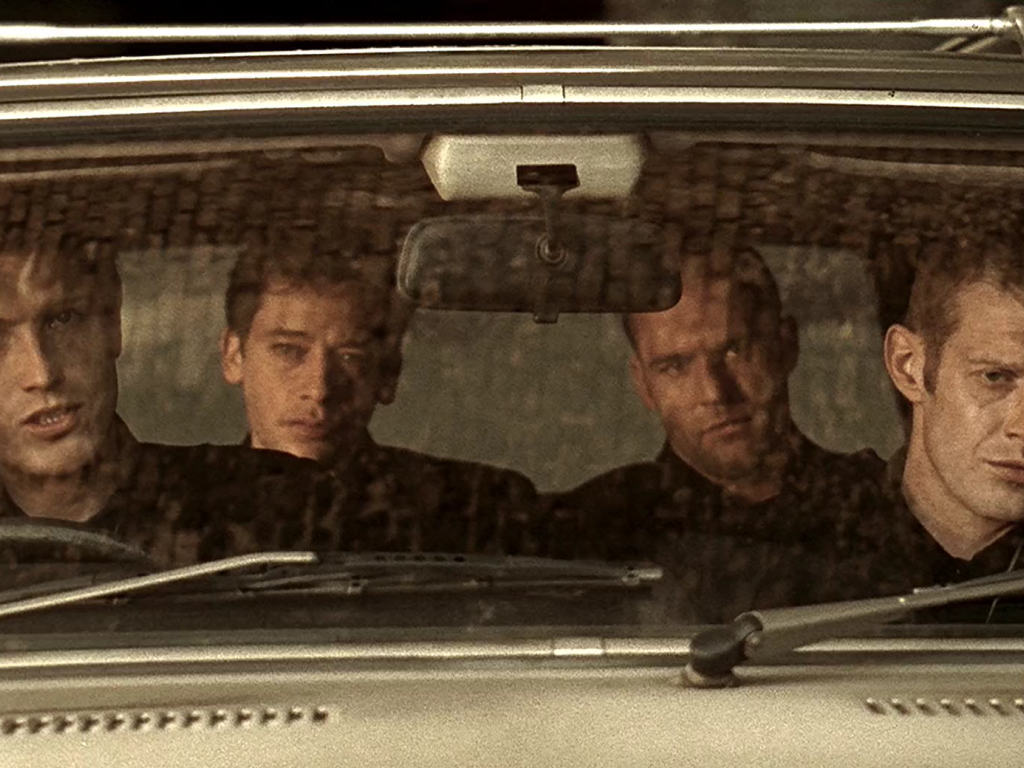 Карты, деньги, два ствола в машине