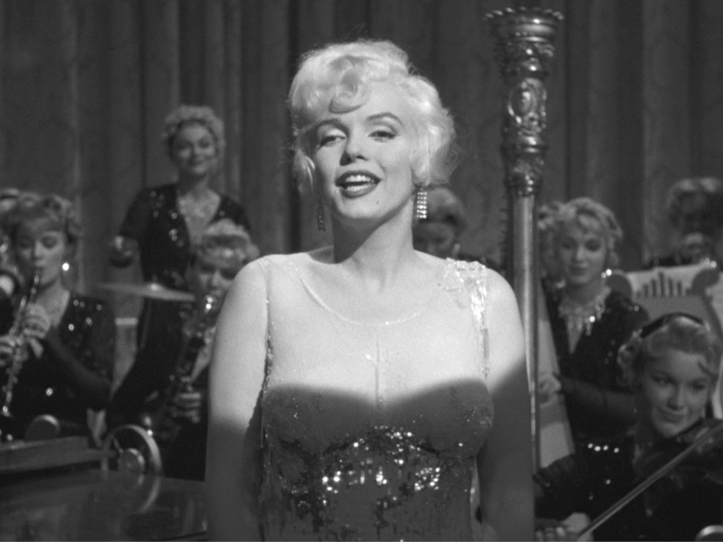 В джазе только девушки