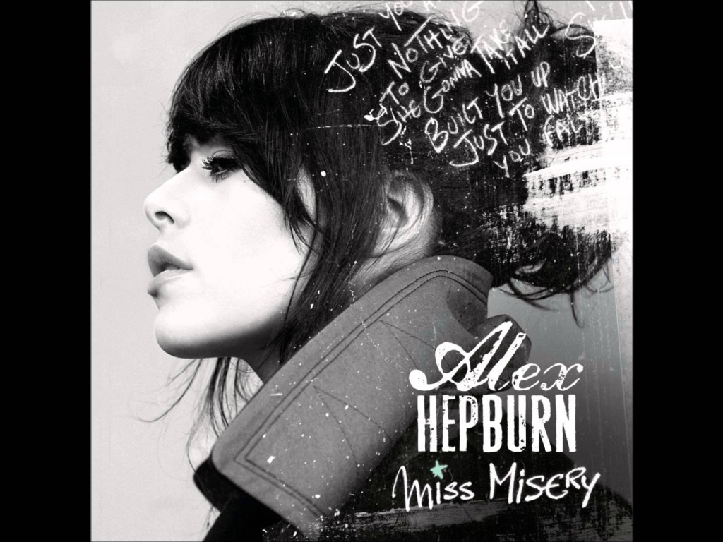 Alex Hepburn на черно-белом фоне