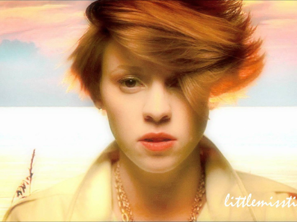 La Roux, недалеко от Солнечного озера