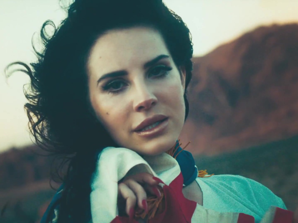 Lana Del Rey на ветру