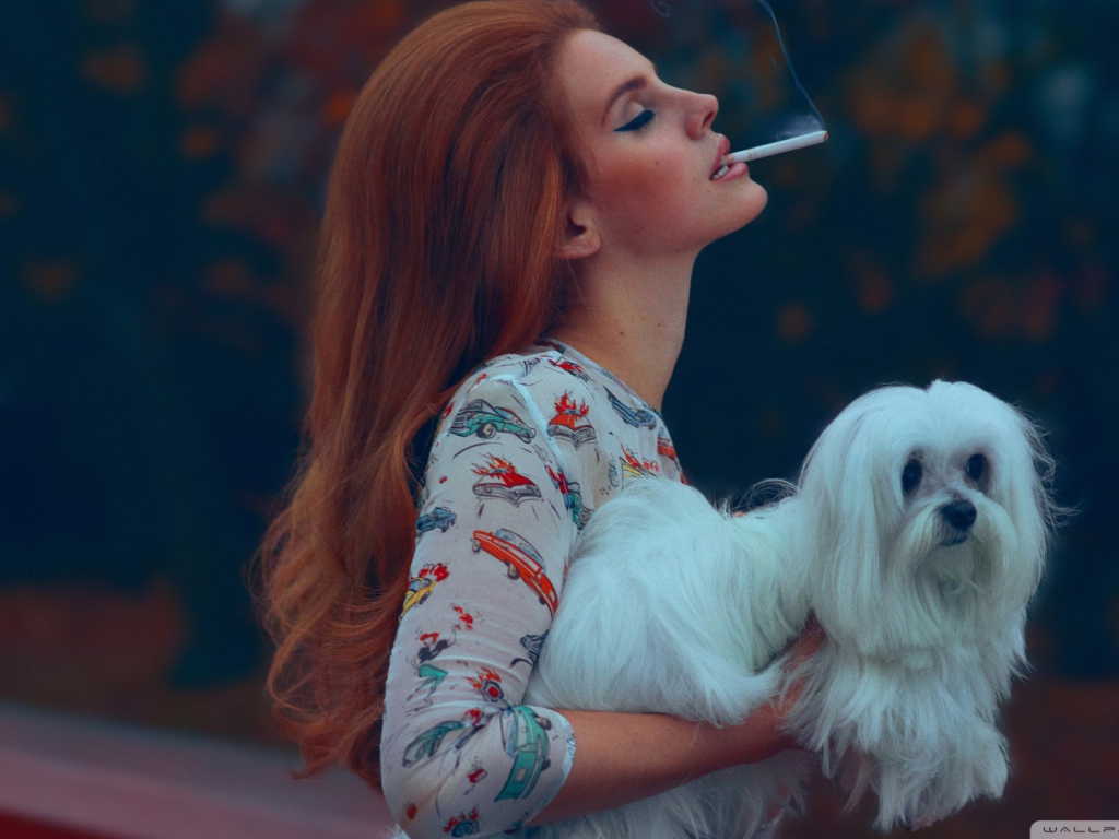 Lana Del Rey с щенком