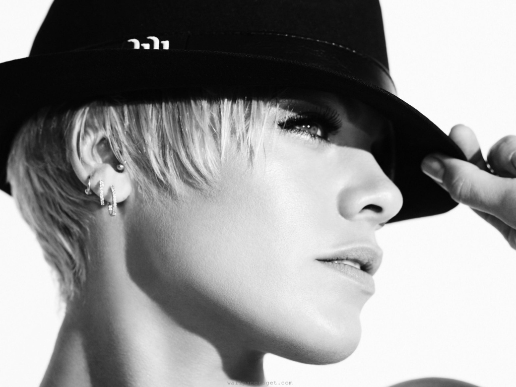 Pink в шляпке