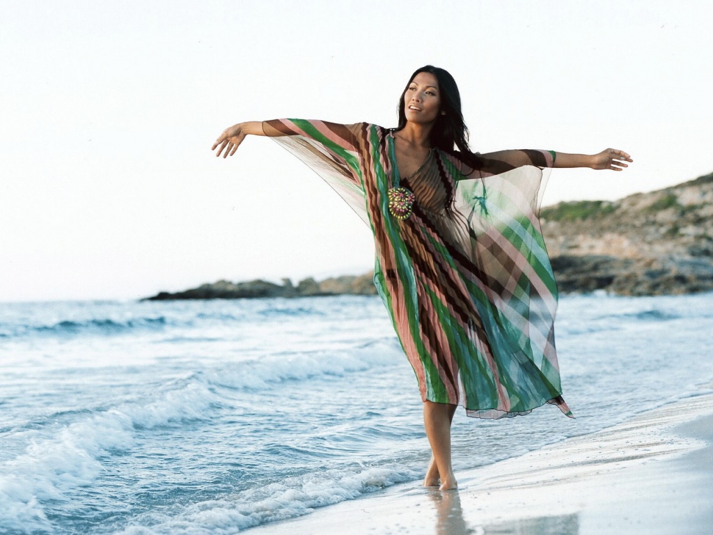 Певица у моря